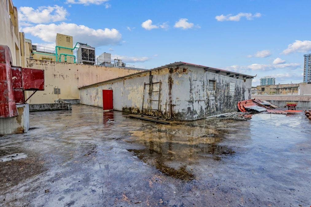 Three-story Commercial Building @ Ponce de Leon, San Juan - For Sale