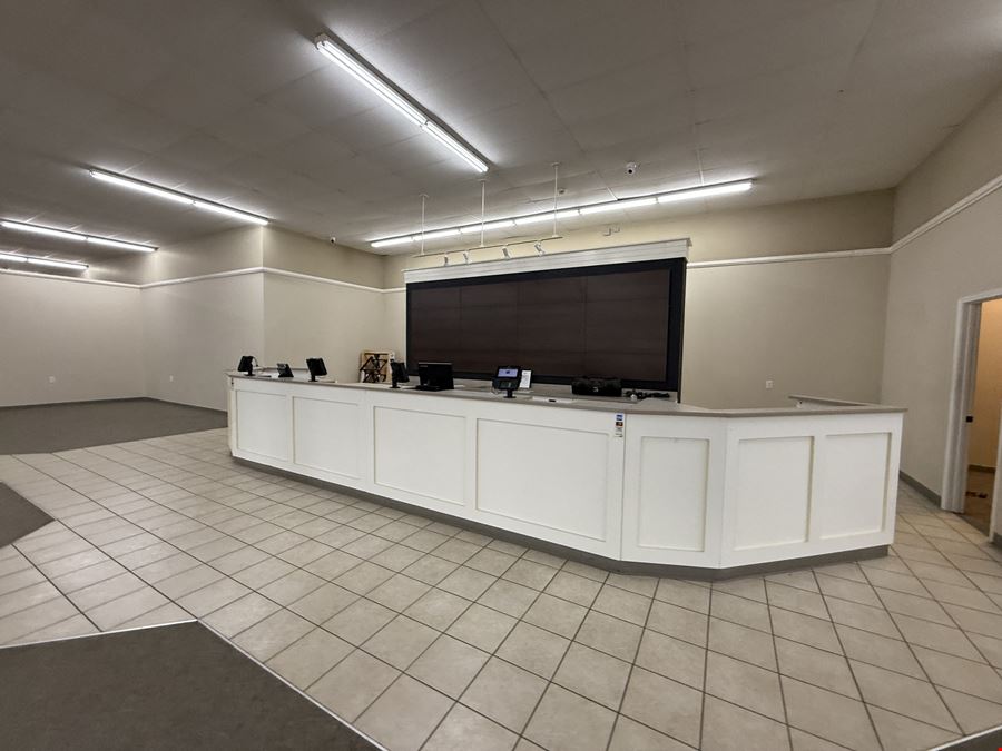 17,600+ SF Anchor Space Available