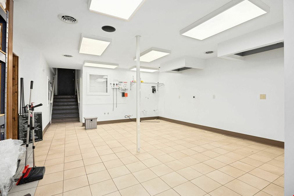 RETAIL BUILDING WITH DRIVE-THRU ON BUSY CORRIDOR