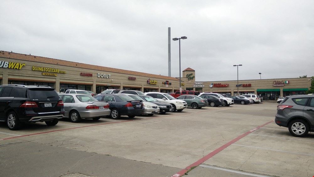 Esters Plaza