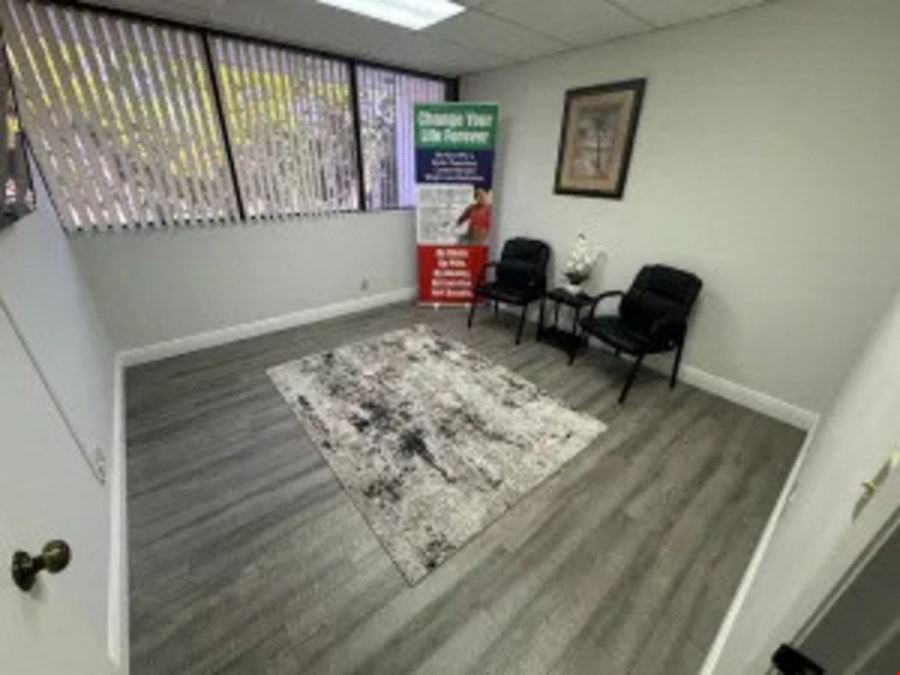 892 SF Suite 202 PROFESSIONAL & MEDICAL OFFICE SPACE FOR LEASE