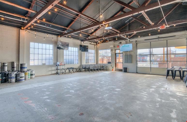 Taphouse with Kitchen & Food Cart Pads