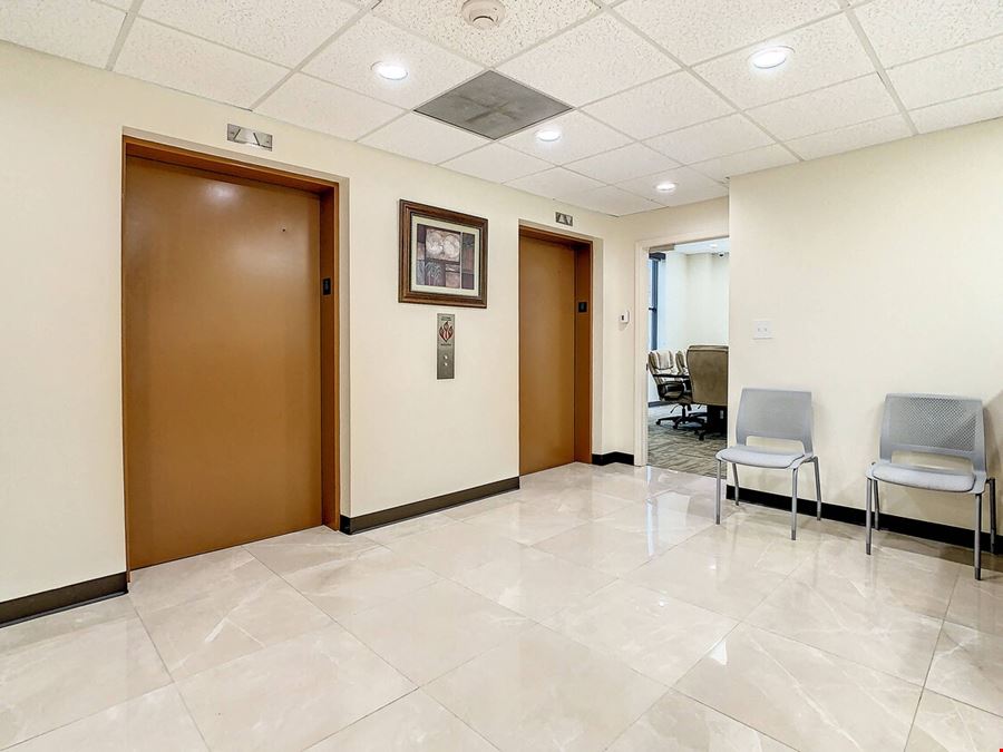 ENTIRE 8TH FLOOR – DOWNTOWN TAMPA TROPHY ASSET