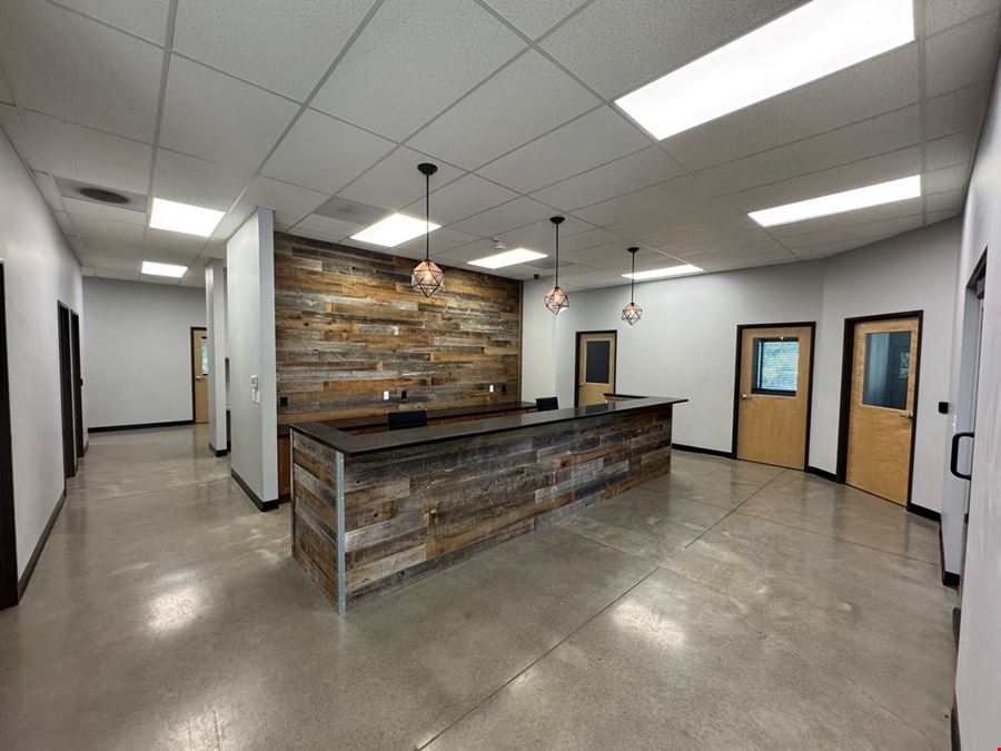 Industrial Flex Building Close to I-5