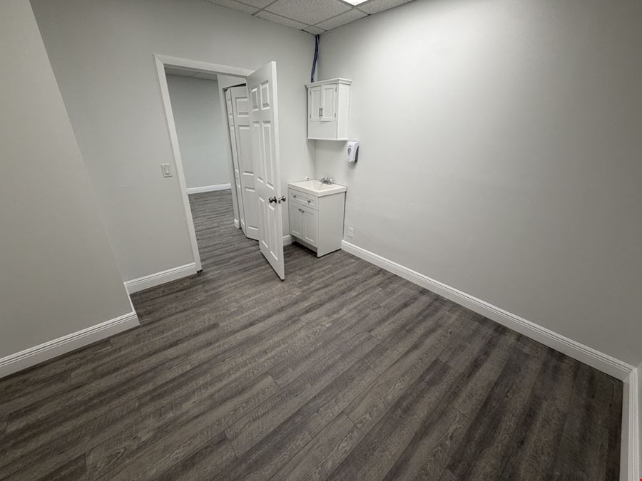880 SF Suite 207 Professional and Medical Office Space
