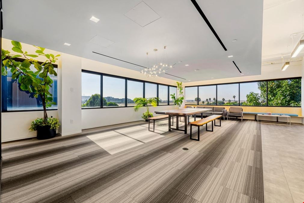 4910 Airport Plaza Dr, Long Beach, CA 90815