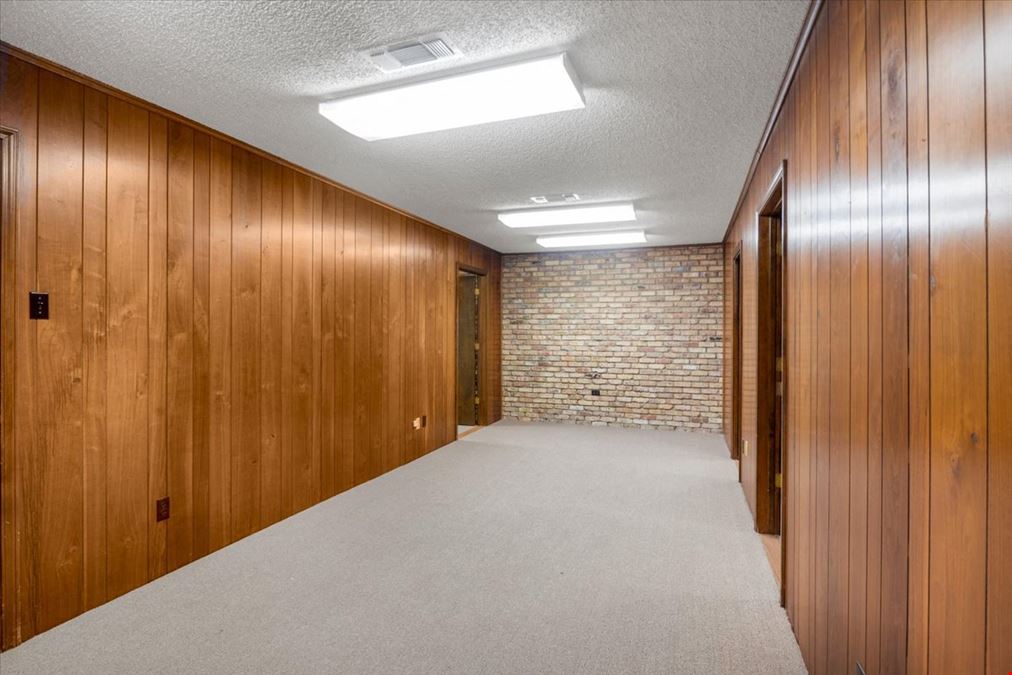 325 W Sabine St
