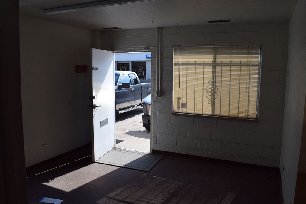 2,000-4,000 SF office warehouse units with drive through 10'x10' doors