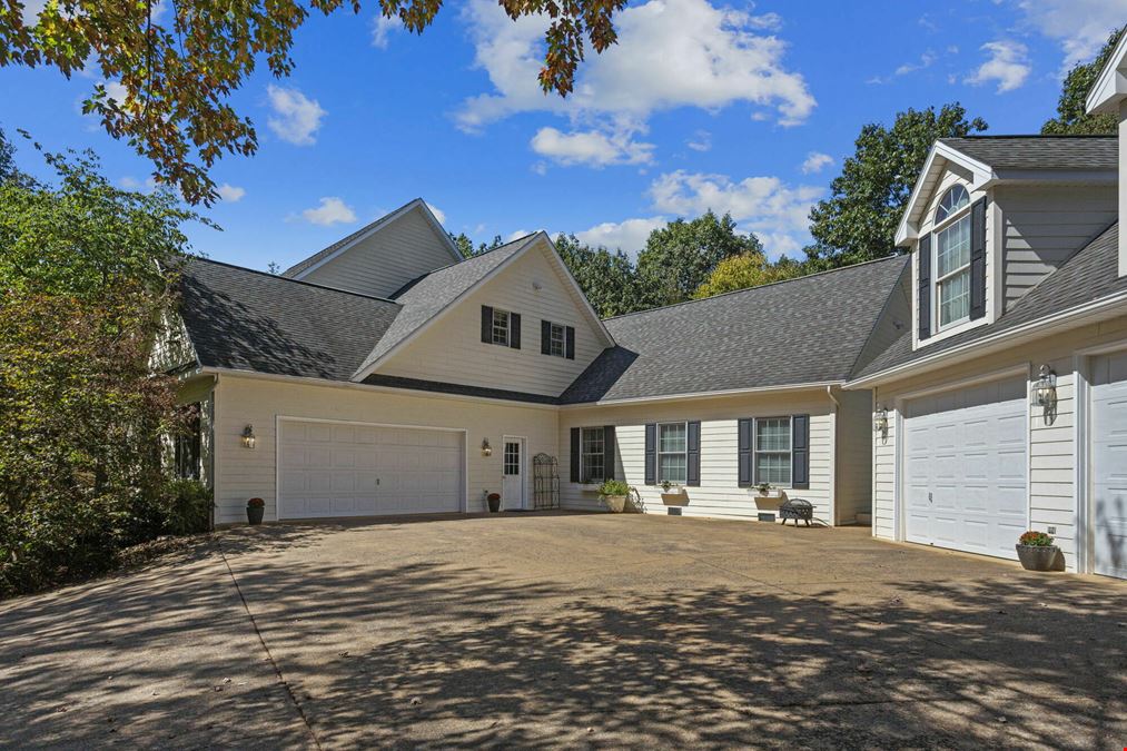 BEAUTIFUL HOME IN WOODLAND ESTATES
