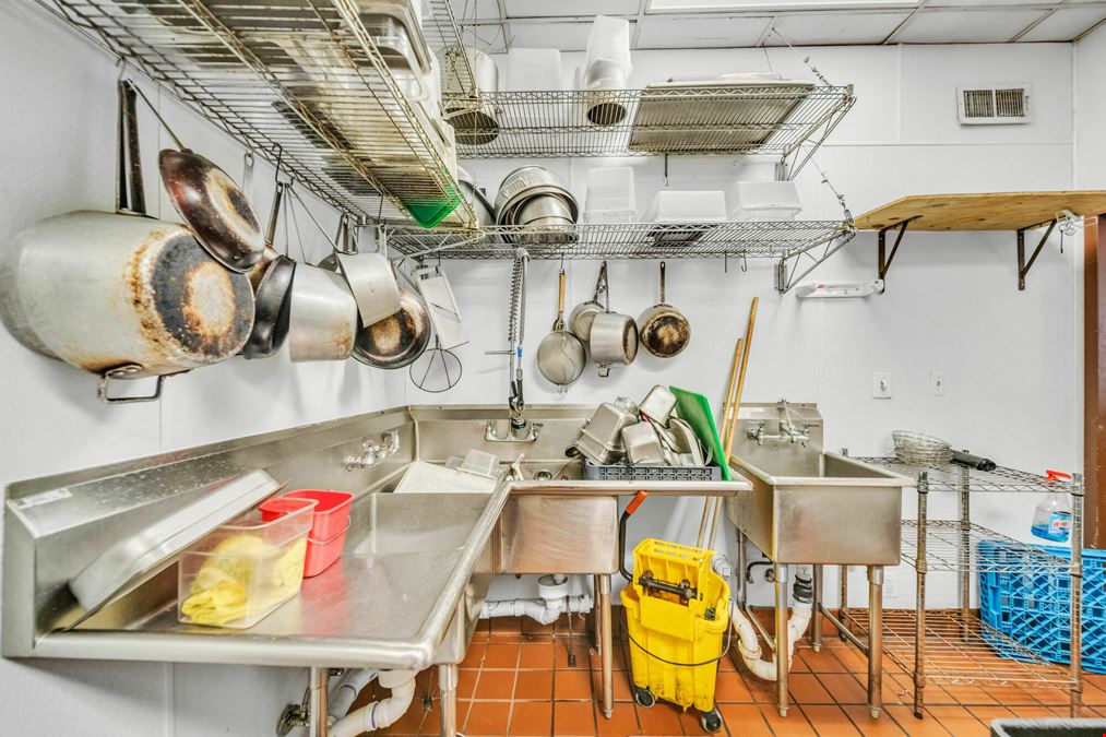 Second Generation Restaurant Space for Lease!
