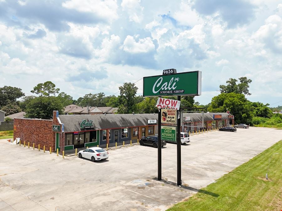 Salon Suite at Retail Convenience Center for Lease