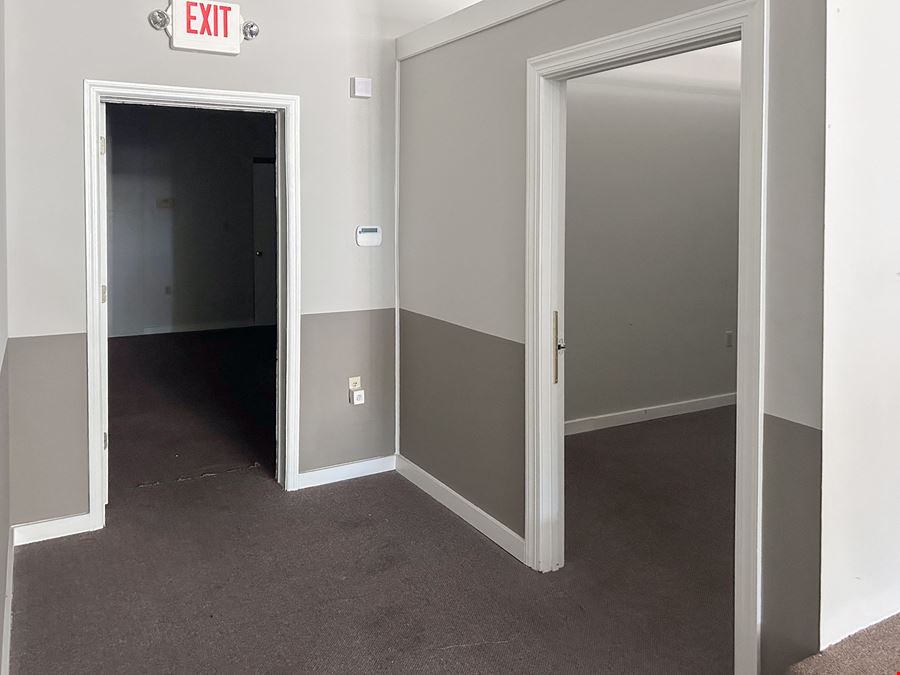 38 W Derenne Ave