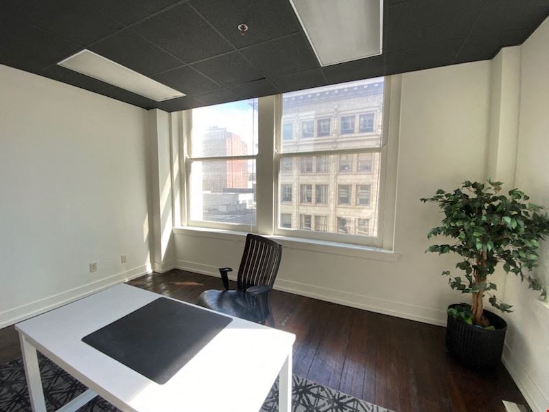 1044 Main St