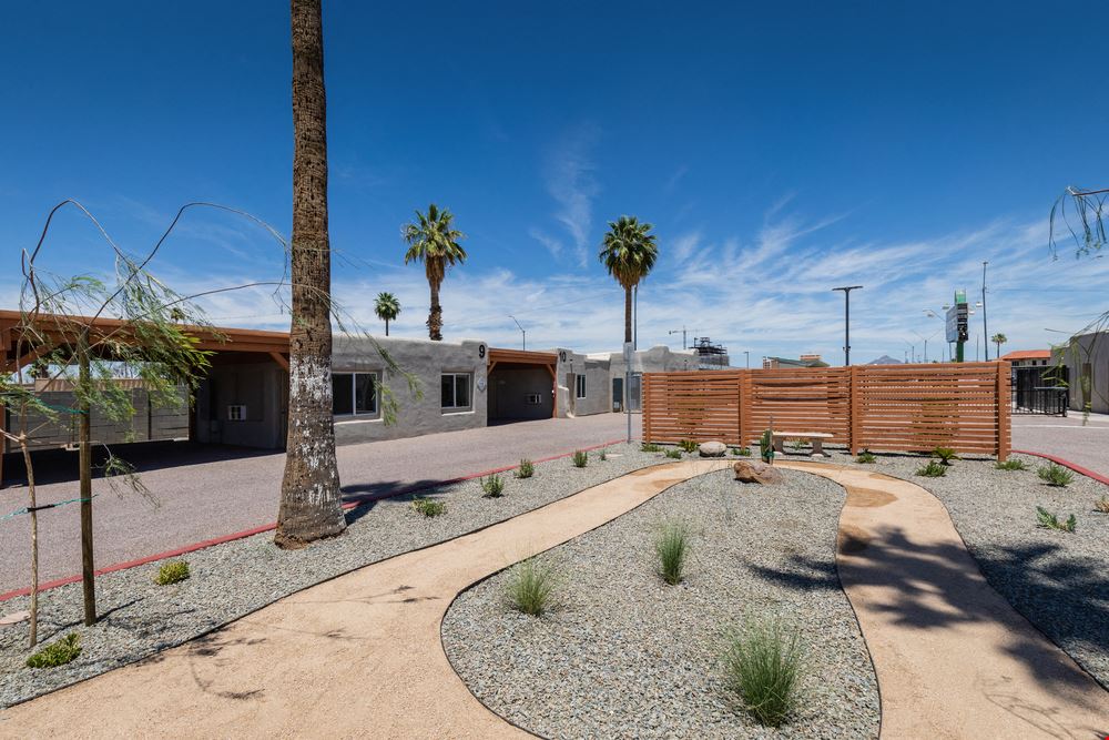 2625 E Van Buren St