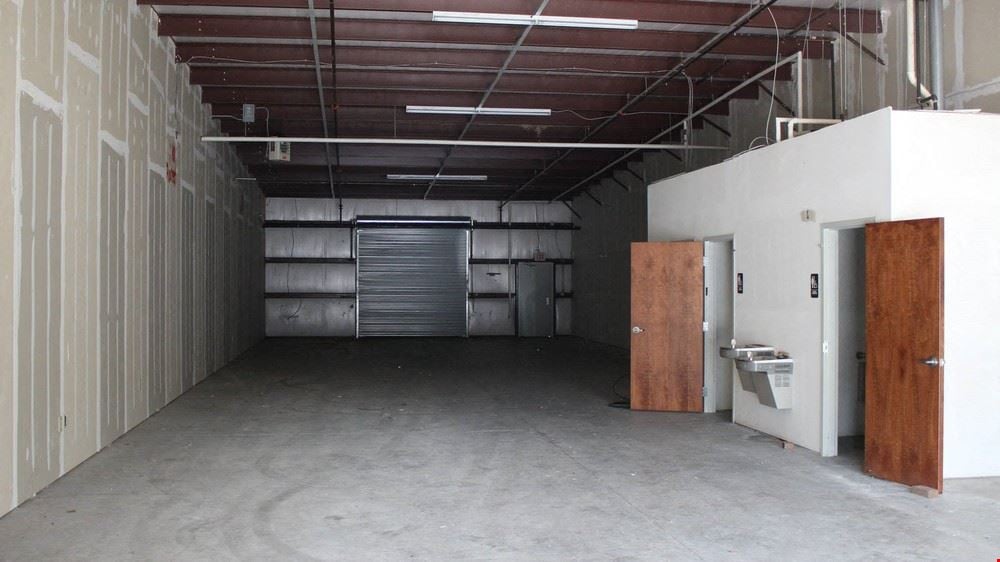 25,000sf Showroom/office/ Warehouse