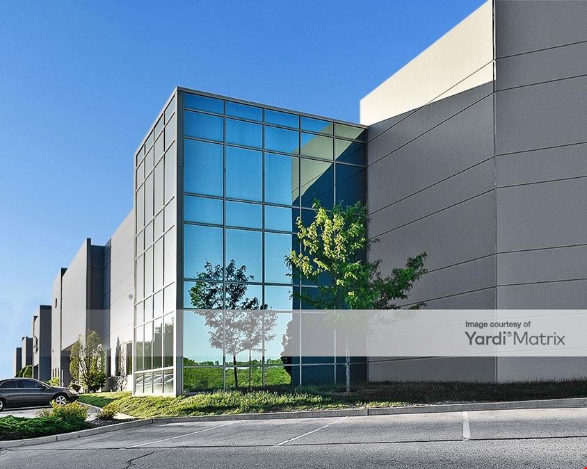 Gravois Bluffs Plaza - Commerce Center II