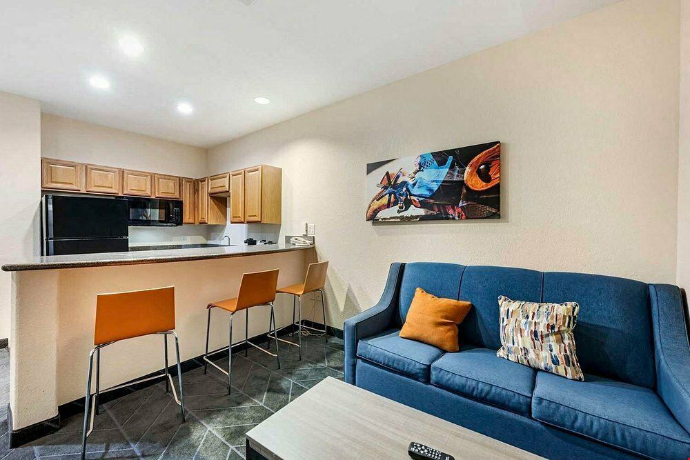 Lubbock West Inn & Suites