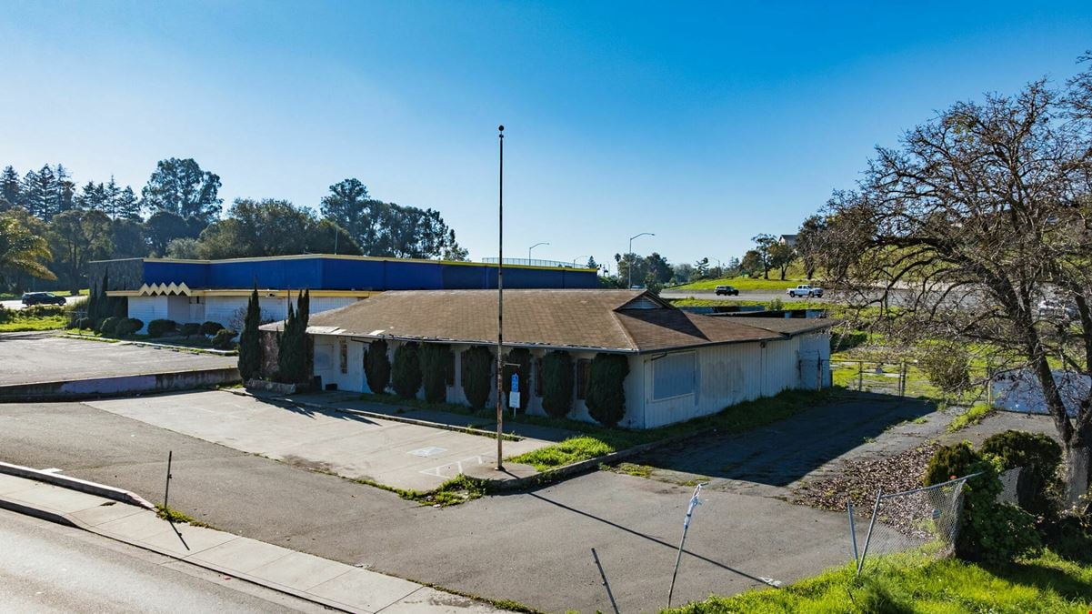 709 & 711 Admiral Callaghan Ln