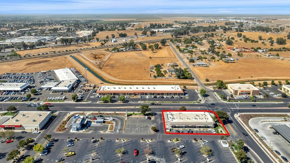 ±1,200 SF Retail Shop Space / Office For Lease - Madera, CA