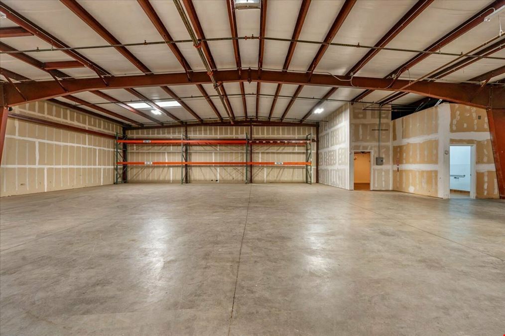 Move-In Ready Office/Warehouse in NW Fresno