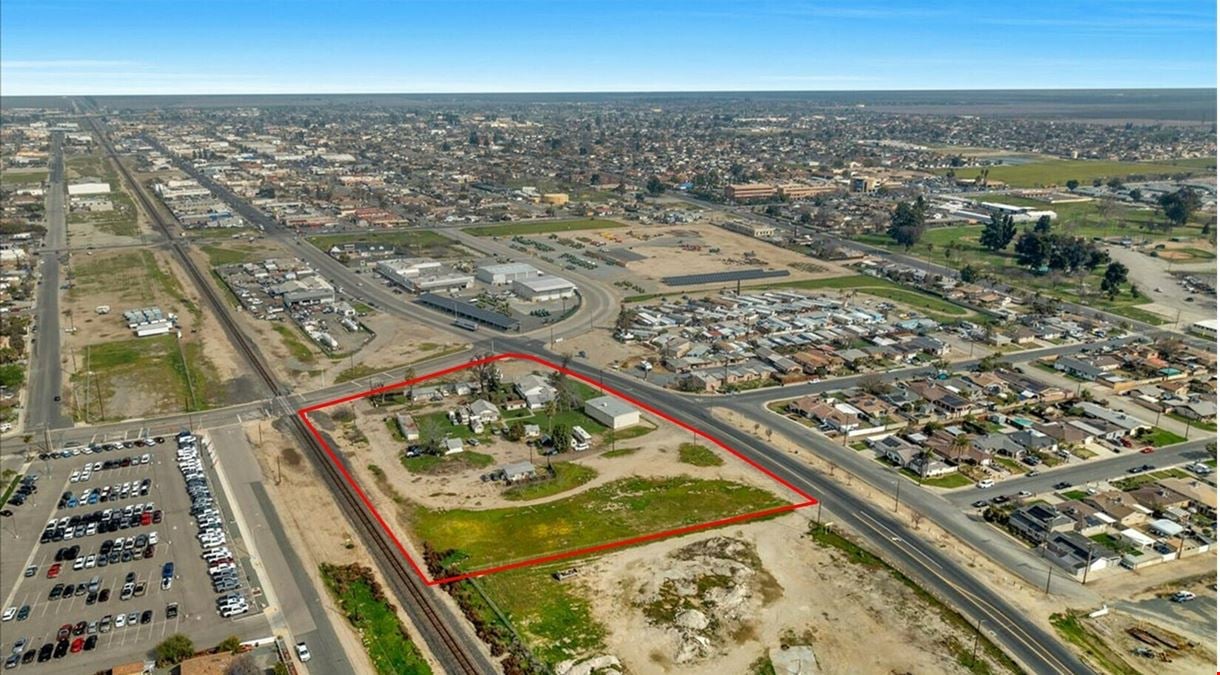 Investment Opportunity: Commercial & Residential Units in Delano, CA
