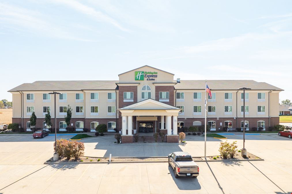 Holiday Inn Express & Suites Nevada MO