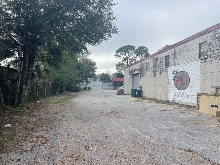 Pensacola Warehouse with Large Lay Down Area