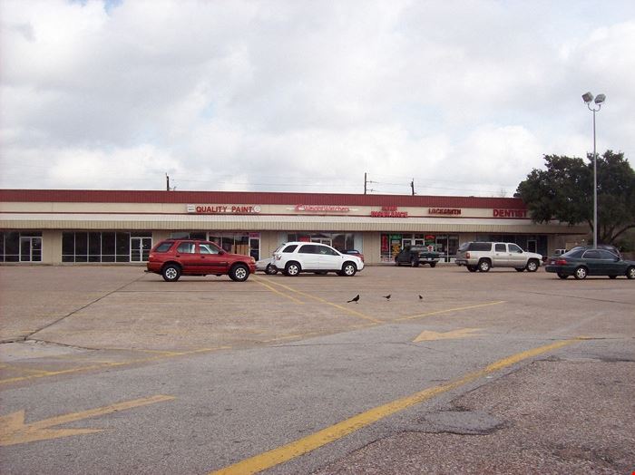Woodedge Shopping Center