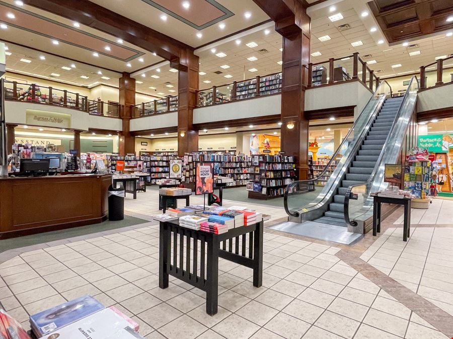 Standalone Big-Box Retail with Interstate Visibility