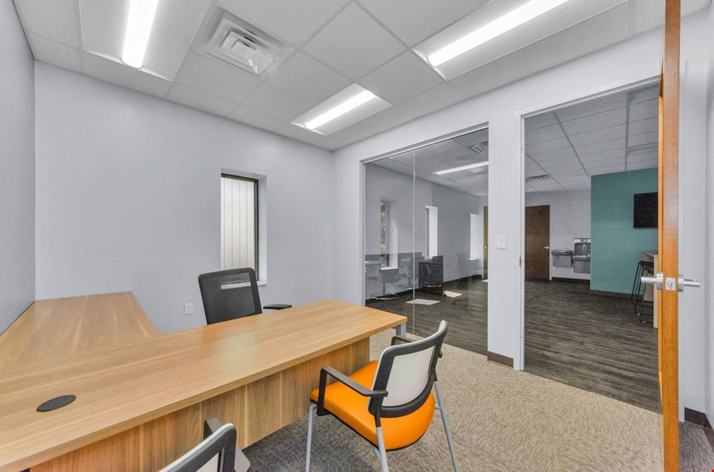4,900sf Flex Space for Sublease in Largo, FL