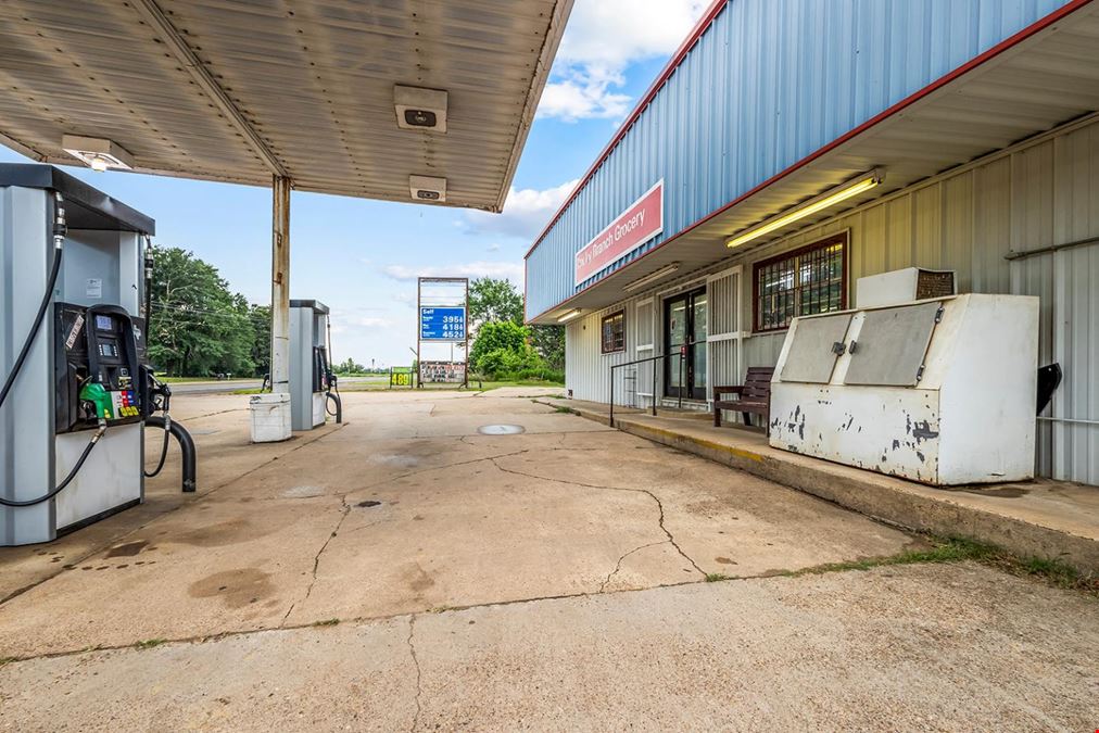 Convenience Store in Naples, TX for Sale