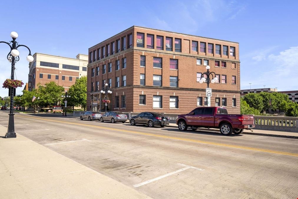 31 W Downer Pl, Aurora, IL 60506