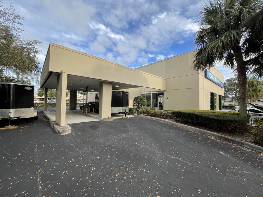 Prime Out Parcel Available for Lease: Retail, Restaurant, Medical, or Office ±3,868 SF