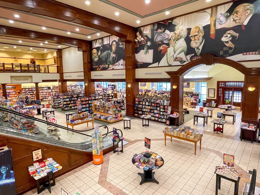 Standalone Big-Box Retail with Interstate Visibility