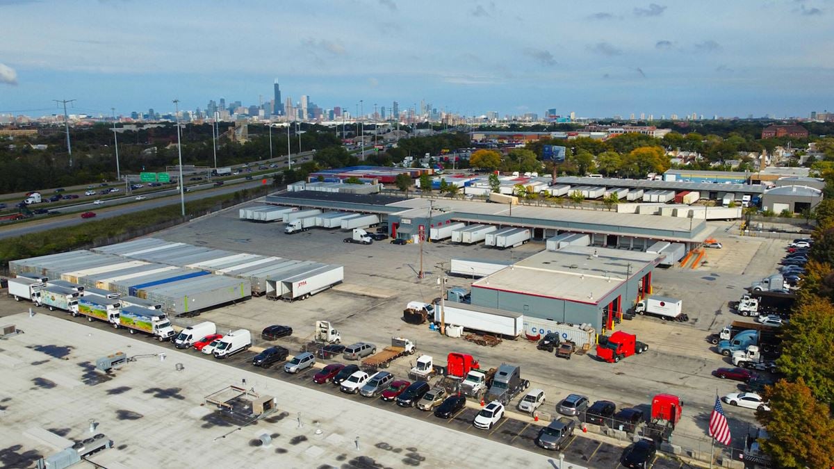 90 Door Truck Terminal for Lease | Divisible | 3000 W. 36th Street, Chicago, IL 60632