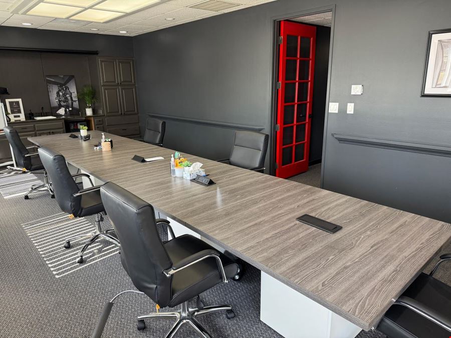 Office w/ Furniture 5140 Avenida Encinas