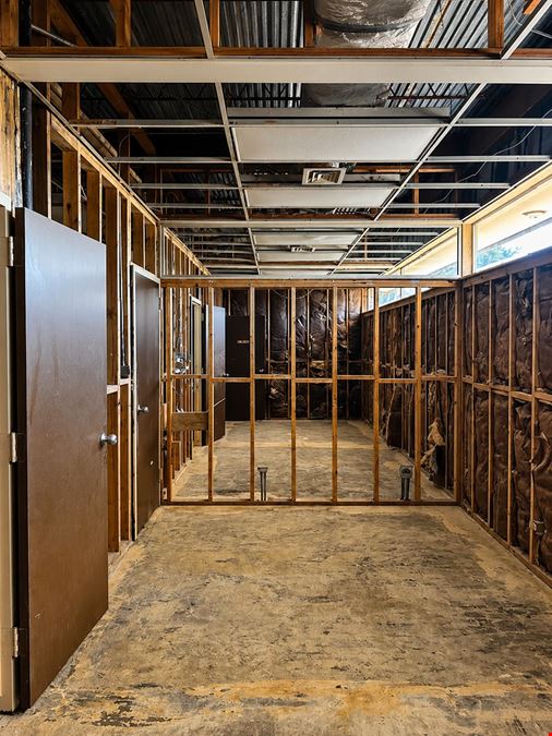 3,760 SF Commercial Building | Sale or Lease
