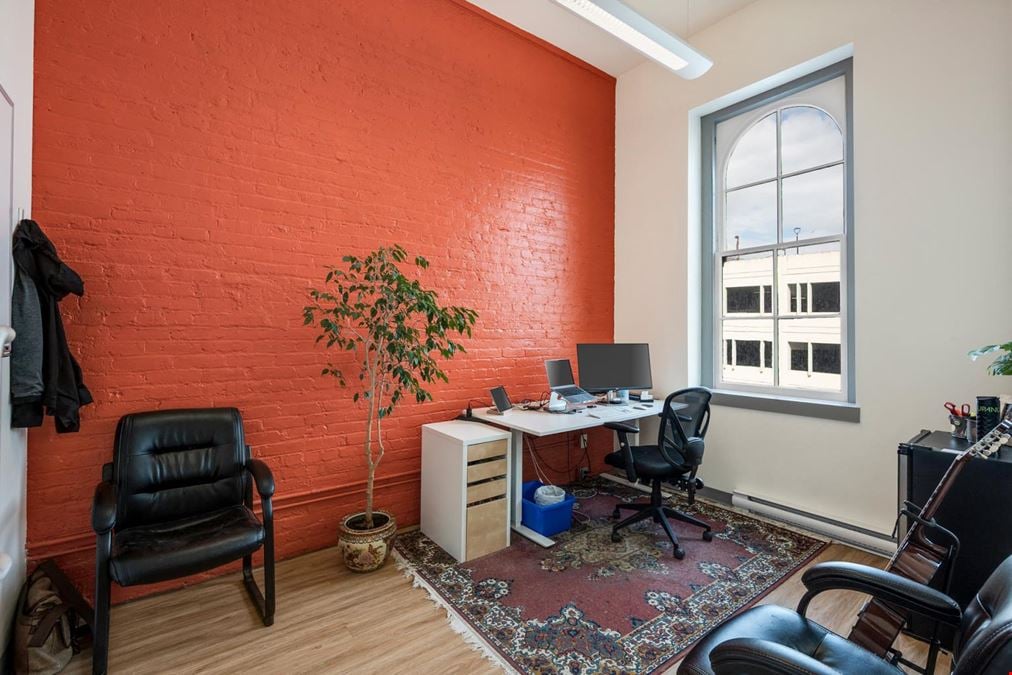 304-733 Johnson Street