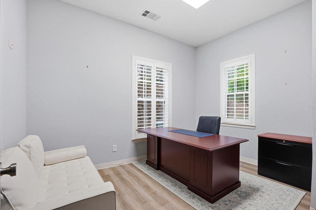 211 E Southlake Blvd