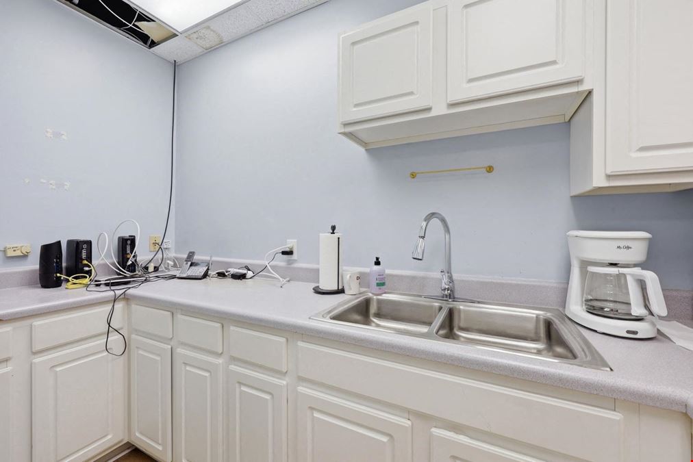 3 Suites at 502 McKnight Drive