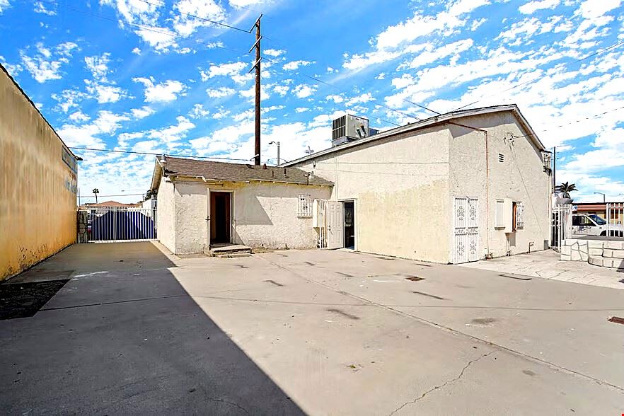 1108 E 84th Place