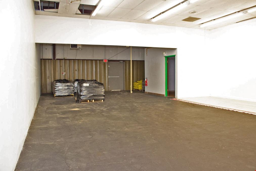 Laingsburg Town Plaza Mid Box