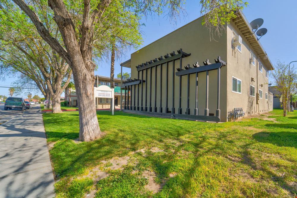 Las Palmas Apartments