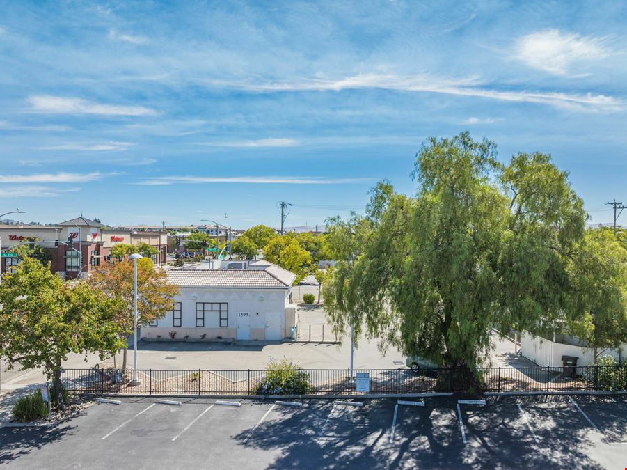 1593 First Street