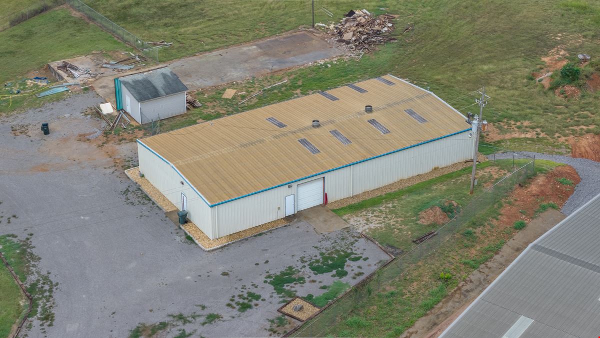Industrial Space off of Hwy 43 | 5,100± SF