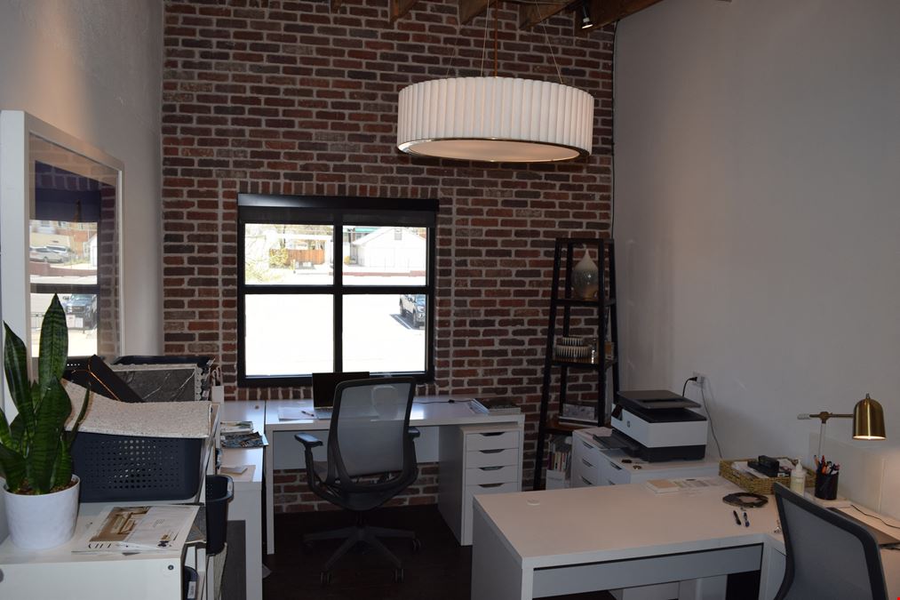 1,553 SF office/retail suite for sublease