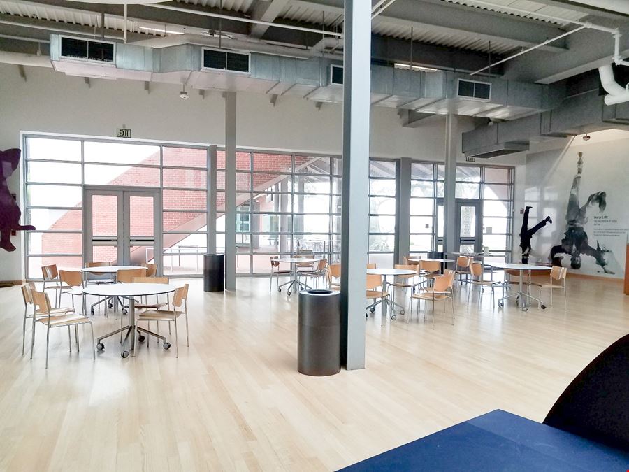 Full Service Kitchen and Cafe Space