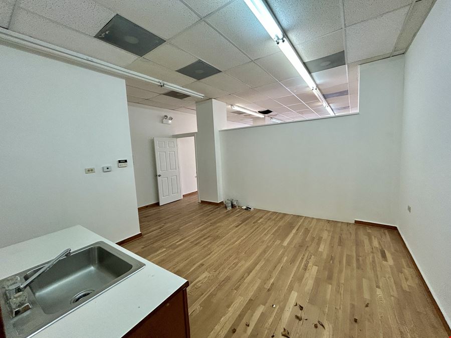 3137 W 63rd - +/- 1,100 SF Commercial Storefront