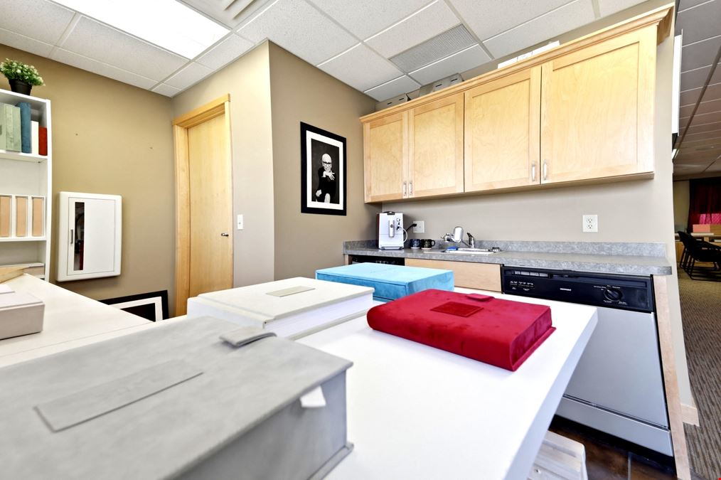 Beautiful Beacon Shore Office Park 2nd Floor Office Condo, located on Armstrong Lake in Oakdale!