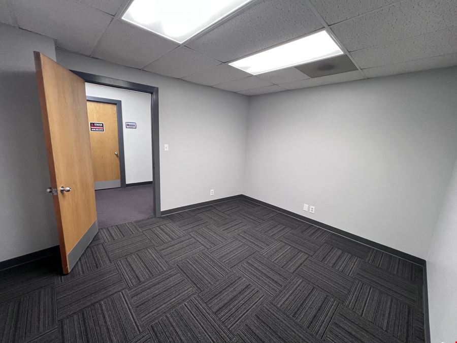 31 W Downer Pl, Suite 205, Aurora, IL 60506